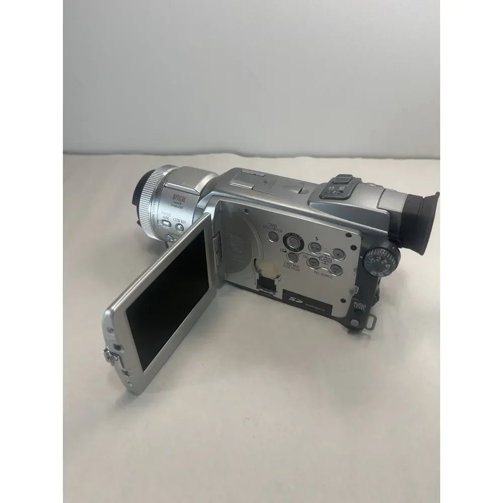 Canon Optura Xi MiniDV Digital Camcorder 220X Zoom w/ 3 Batteries Untested